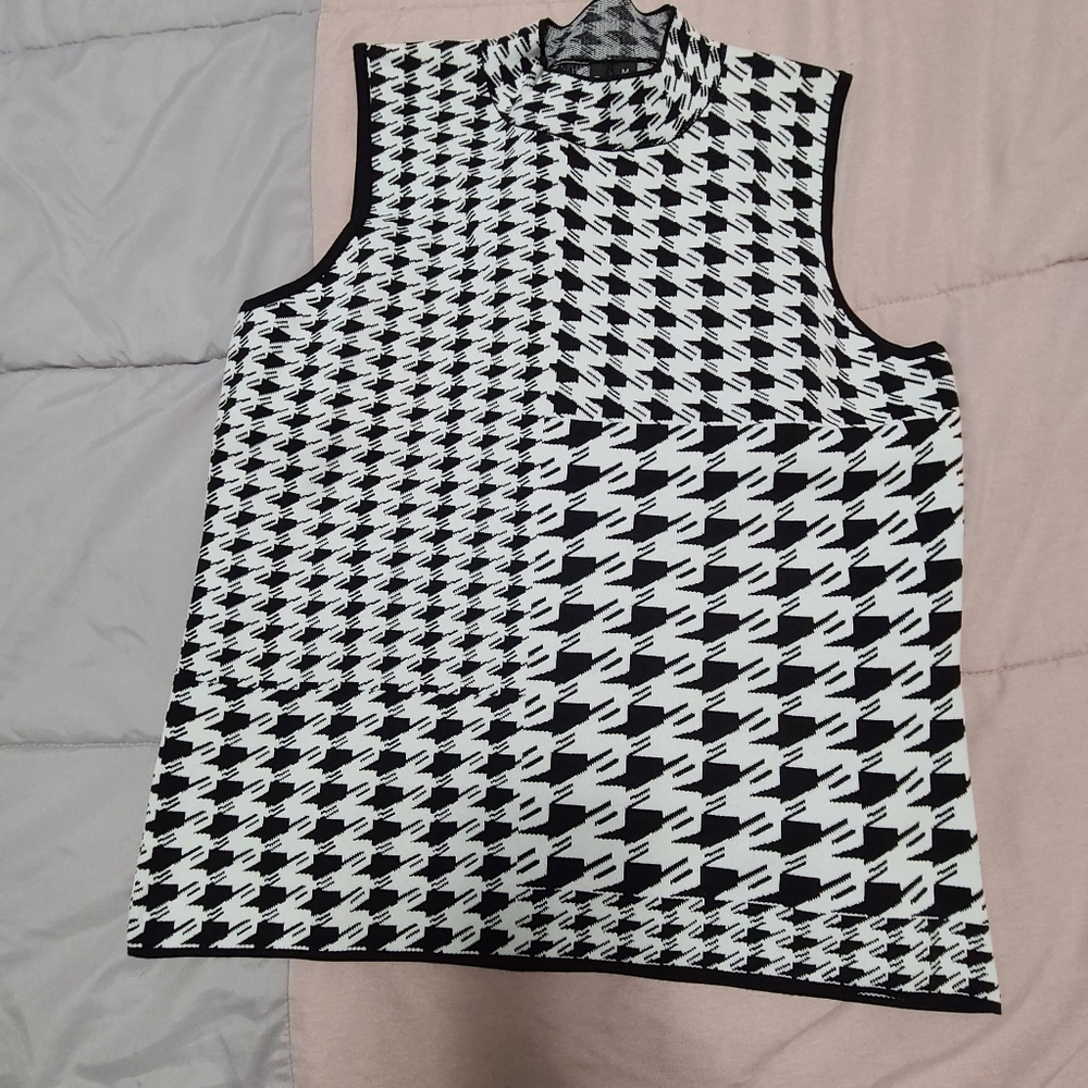 Mock neck houndstooth no sleeve